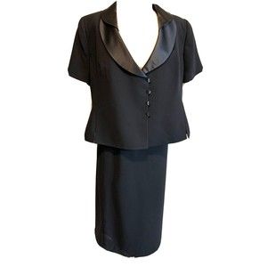 LE SUIT ESSENTIALS Women 2PC Black Polyester skirt Suit Size 12P satin collar